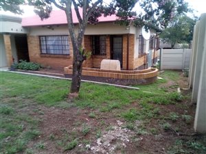 3 Bed House in Moffat View