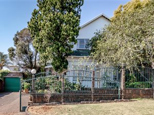 4 Bed House in Kensington