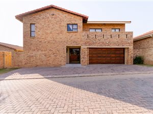 4 Bed House in Maroeladal