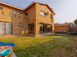 4 Bed House in Maroeladal