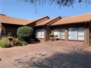 2 Bed Garden Cottage in Brackendowns