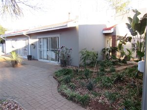 5 Bed House in Langenhoven Park
