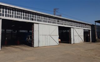 2000 m² Industrial space in Tulisa Park