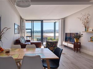 3 Bed Apartment in Paardevlei