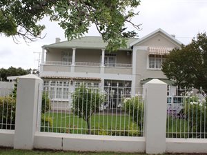 4 Bed House in Top Town