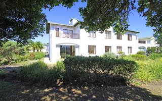 3 Bedroom Apartment in Keurboomstrand