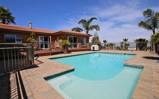 4 Bedroom House in Plattekloof