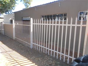 375 m² Industrial space in Pienaarsdorp