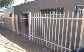 375 m² Industrial space in Pienaarsdorp