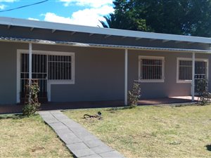 2 Bedroom Garden Cottage in Parkhill Gardens