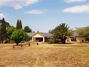 1.7 ha Land available in Golf View