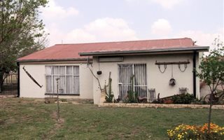 2.4 ha Farm in Theoville