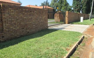 472 m² Land available in Heidelberg AH
