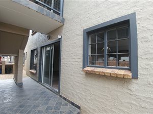 2 Bed Apartment in Die Heuwel