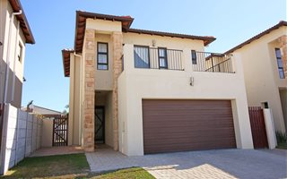 3 Bedroom Townhouse in Langeberg Ridge