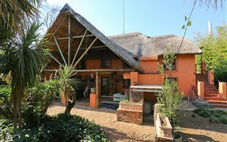 6 Bedroom House in Linden