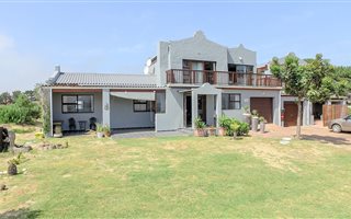 4 Bedroom House in Fisherhaven