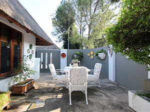 2 Bedroom Garden Cottage in Chartwell