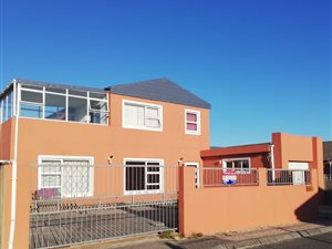 6 Bed House in Mitchells Plain