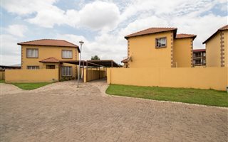 3 Bedroom Townhouse in Roodekop