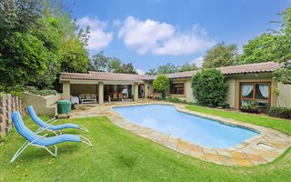 4 Bedroom House in Beverley Gardens