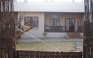 2 Bedroom Garden Cottage in Boschkop
