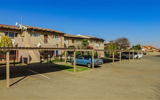 2 Bedroom Apartment in Van Der Hoff Park