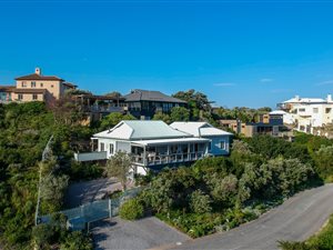 4 Bed House in Solar Beach