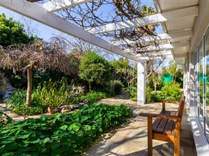 4 Bed House in Die Wingerd