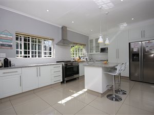 4 Bed House in Bryanston West