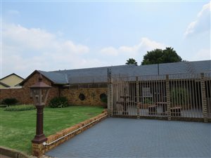 5 Bed House in Edelweiss