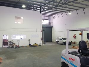 585 m² Industrial space in Briardene