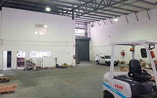 585 m² Industrial space in Briardene