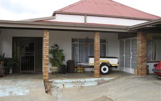 4 Bedroom House in Elandsheuwel