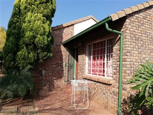 2 Bed Townhouse in Die Hoewes
