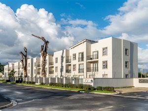2 Bed Apartment in Van Der Stel