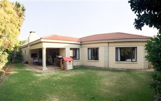 3 Bedroom Cluster in Silver Lakes Golf Estate