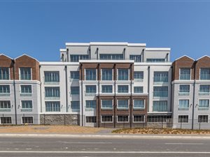 3 Bed Apartment in Simons Town