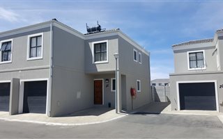 3 Bedroom Townhouse in Parklands North