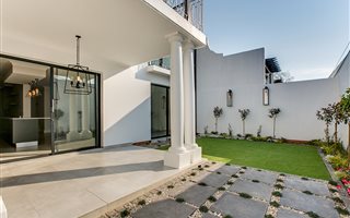 4 Bedroom Duplex in Hyde Park