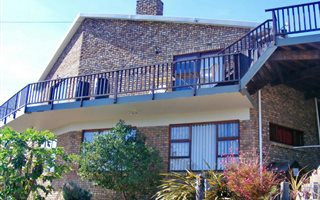 5 Bedroom House in Fraaiuitsig