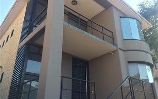 300 m² Commercial space in Musgrave