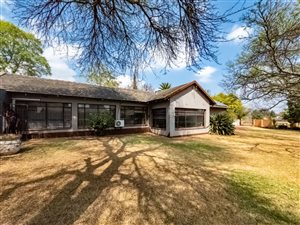 250 m² Office Space in Eldoraigne
