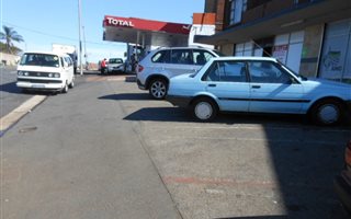 80 m² Commercial space in Montclair