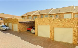 3 Bedroom Duplex in Kensington B