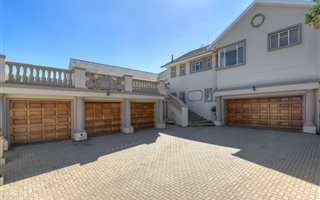 4 Bedroom House in Dewetshof