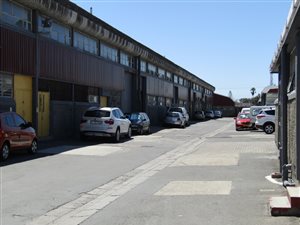400 m² Commercial space in Retreat Industrial