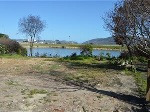 670 m² Land available in Paradise