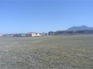 312 m² Land available in Fairview Golf Estate