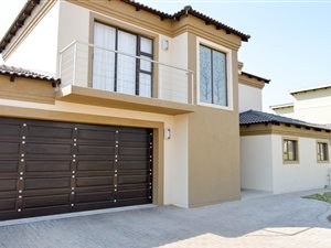 4 Bed House in Olympus